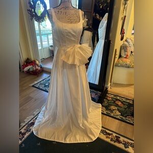 Faeriesty small new Elegant White Evening Gown